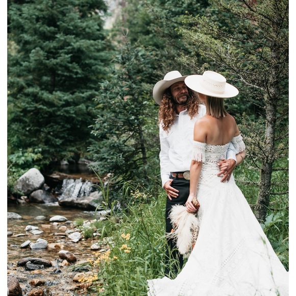 All Who Wander “Shane” Wedding Gown - Picture 7 of 8